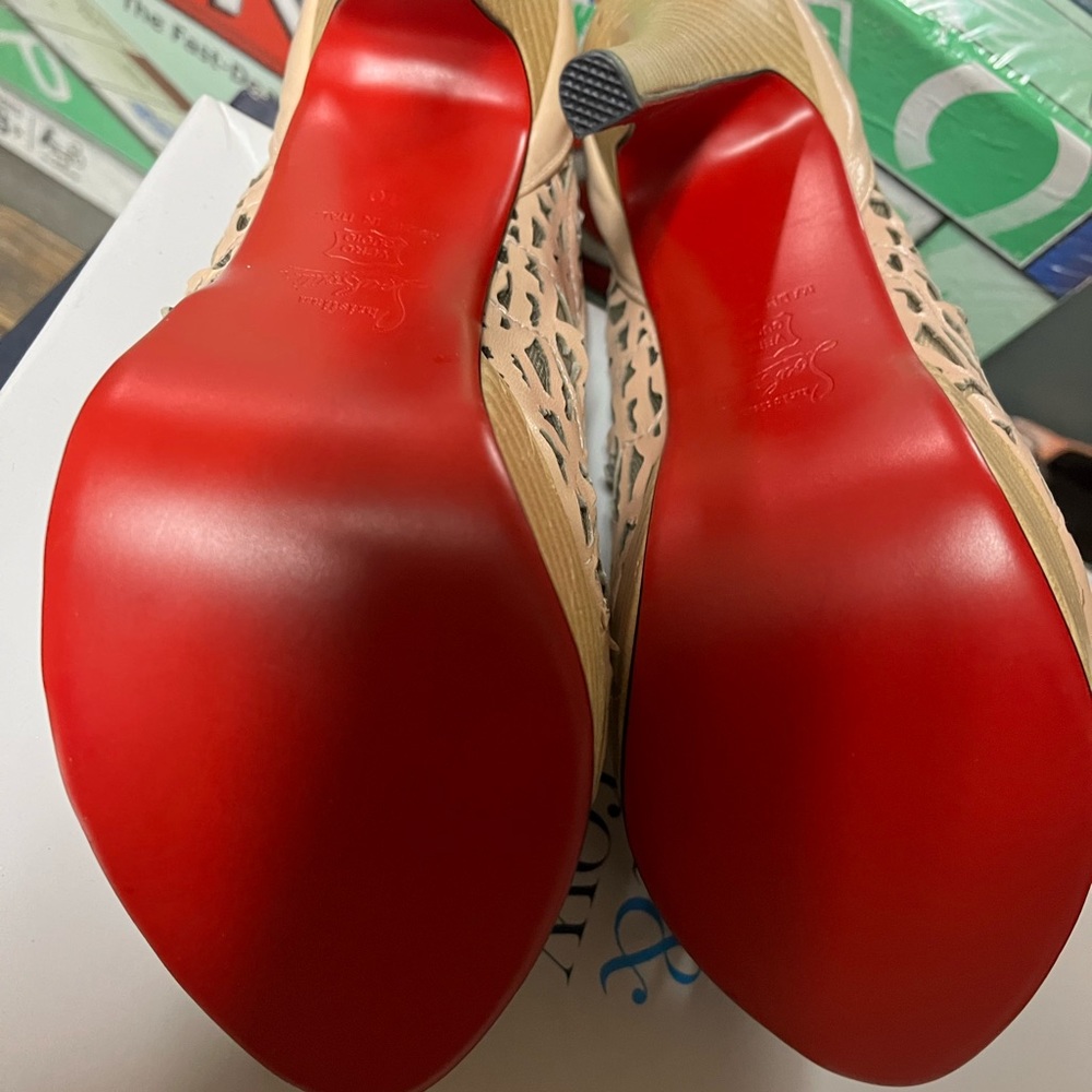 Red bottom heels - Picture 2 of 7